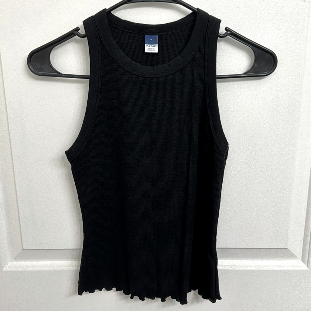 Black ribbed tank top with ruffled bottom